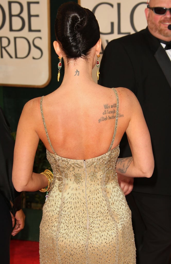 Татуировка Меган Фокс в виде китайского символа на шее