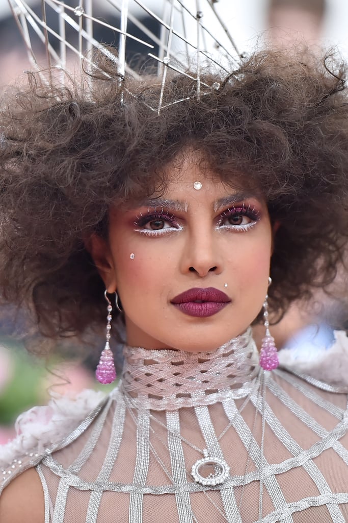 Прическа и макияж Приянки Чопры на Met Gala 2019