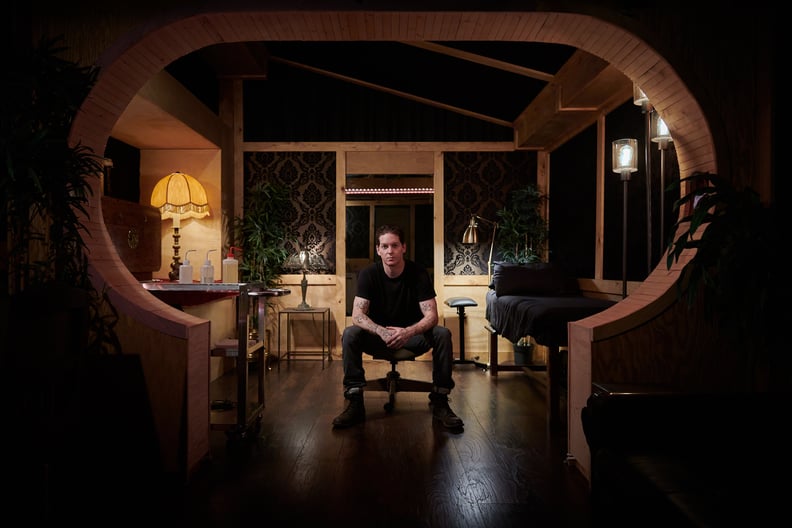 Бен Шилдс в своей частной тату-студии в Лос-Анджелесе.