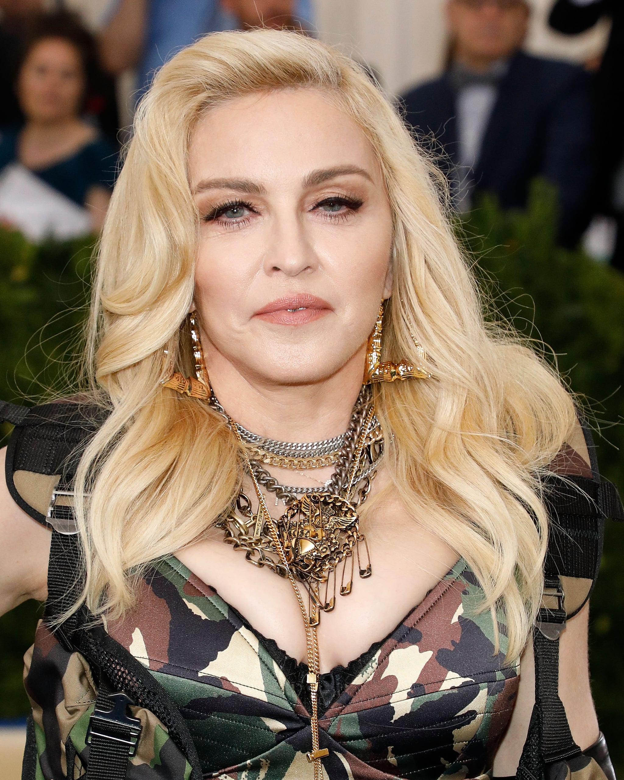 НЬЮ-ЙОРК, Нью-Йорк - 1 мая: Мадонна посещает 