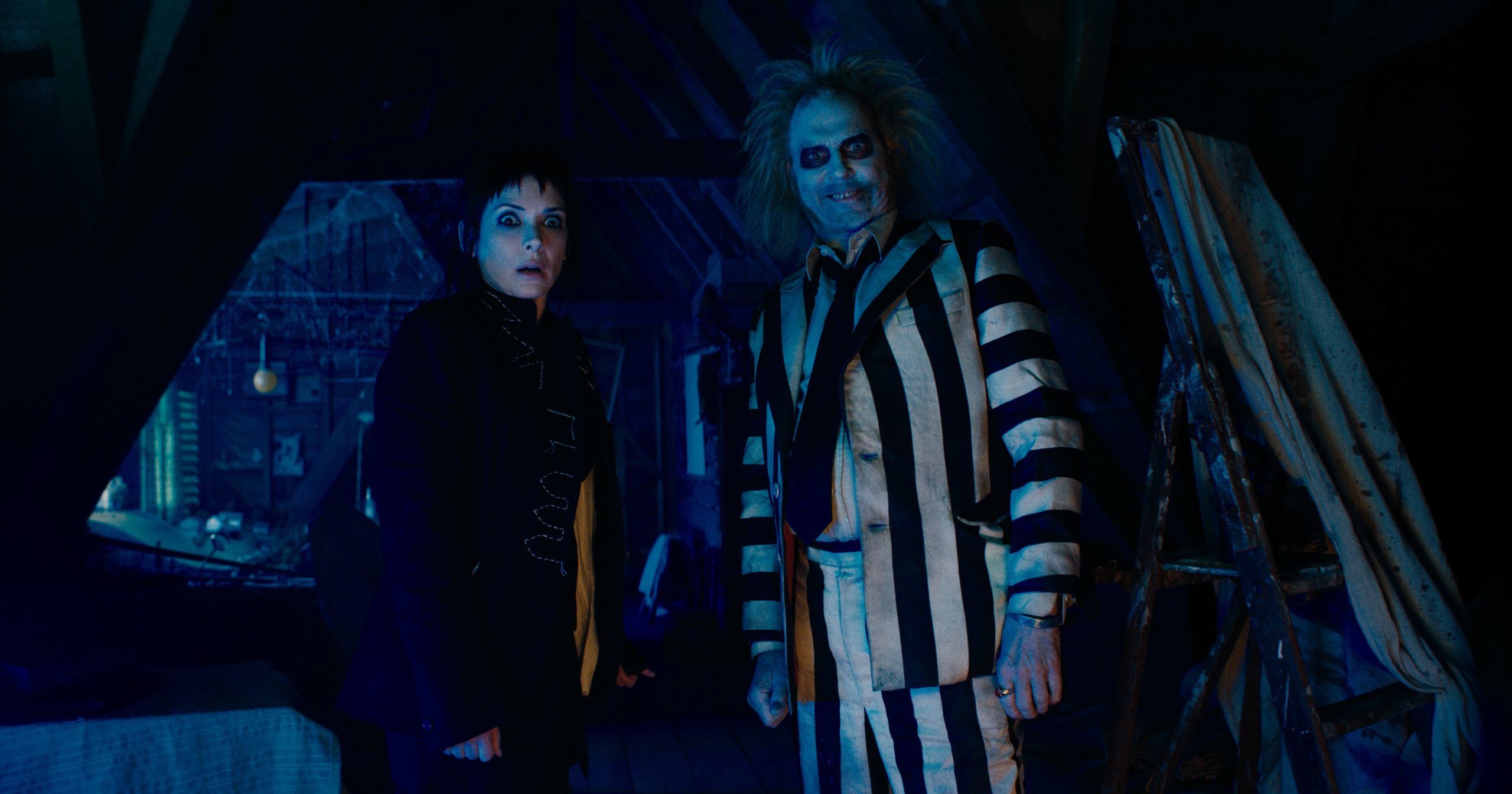 Подробности прически и макияжа из «Beetlejuice Beetlejuice»